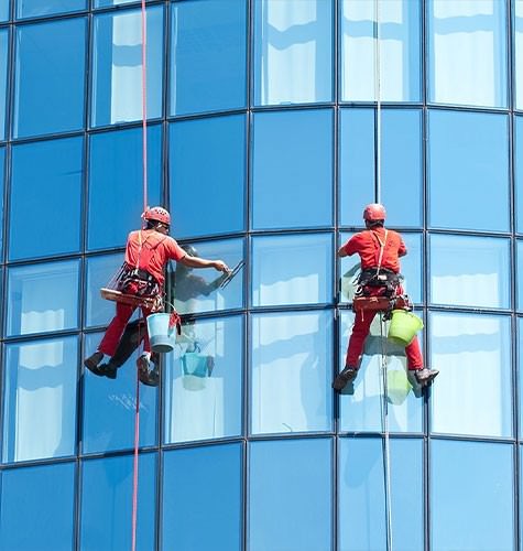 Мытье фасадов промальпинистами в Ишиме